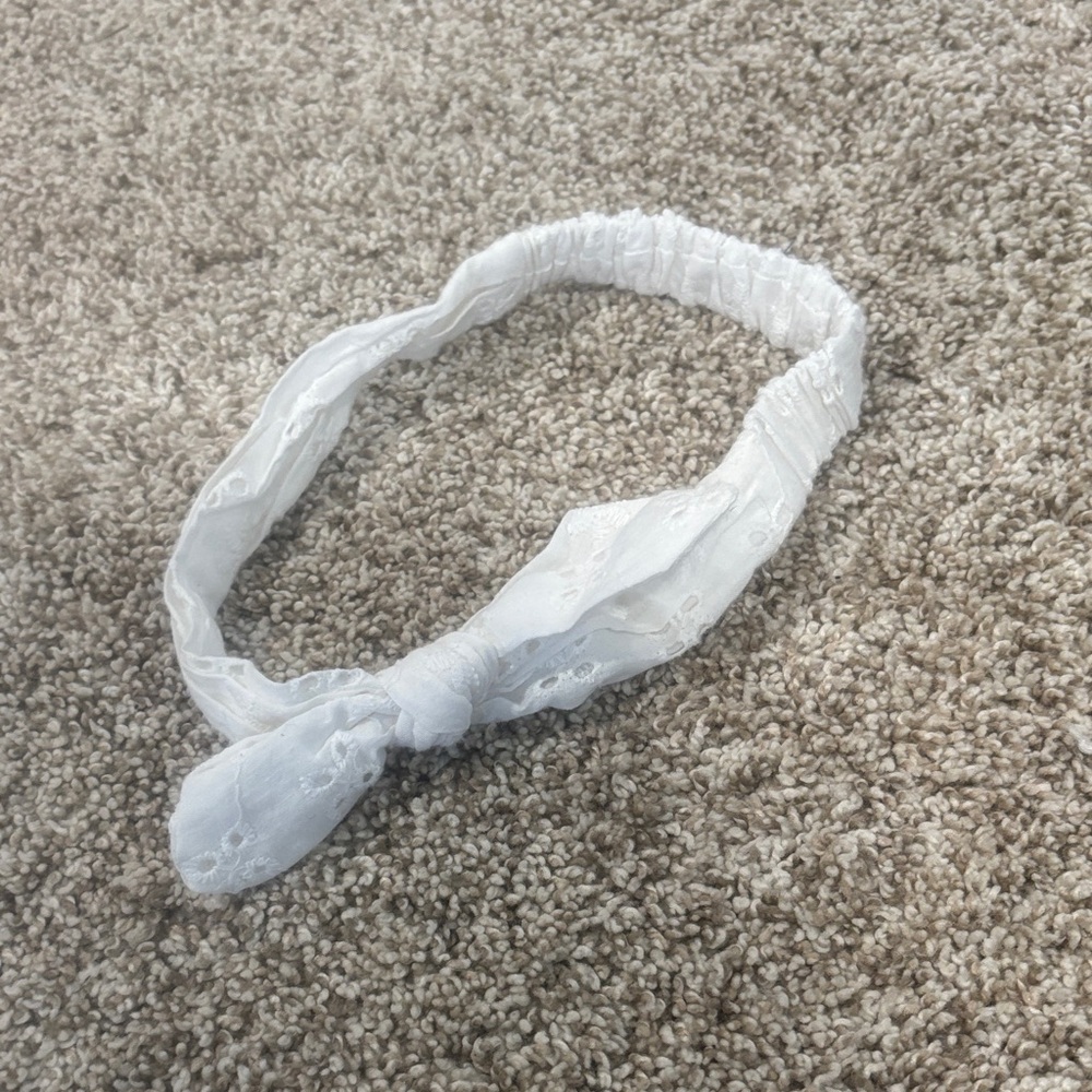 🟢10/$10 - Elegant White Lace Headband